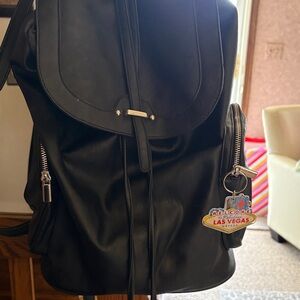 Classic Black Men's Backpack - Sleek Everyday Carry